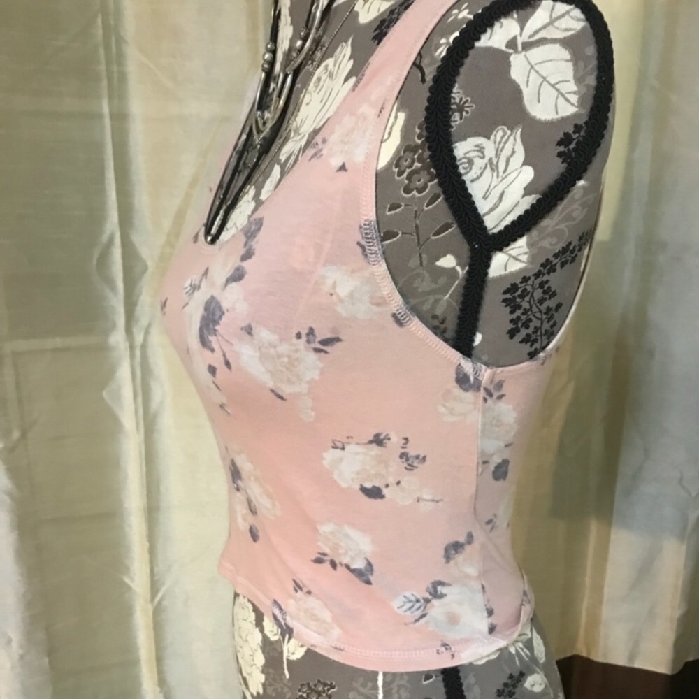 Cropped floral pink tank top